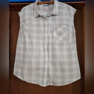 Sleevless button down off white